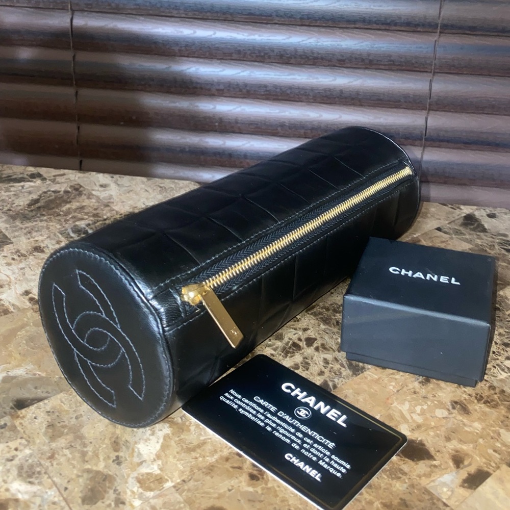 Rare 🖤Chanel cylinder quilted lambskin pouch vintage